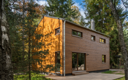 Nové fotky realizace domu Kubis 632 s dřevěným obkladem